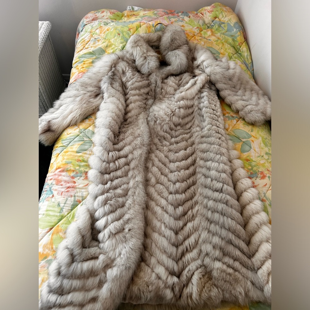 Neiman Marcus Saga Fox White Fur Coat Women’s Jacket